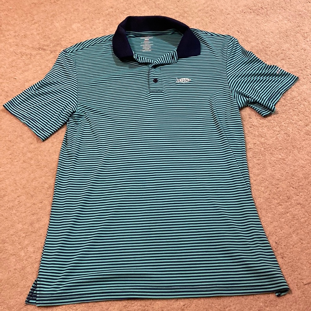 Barely worn AFTCO collared shirt! Size small